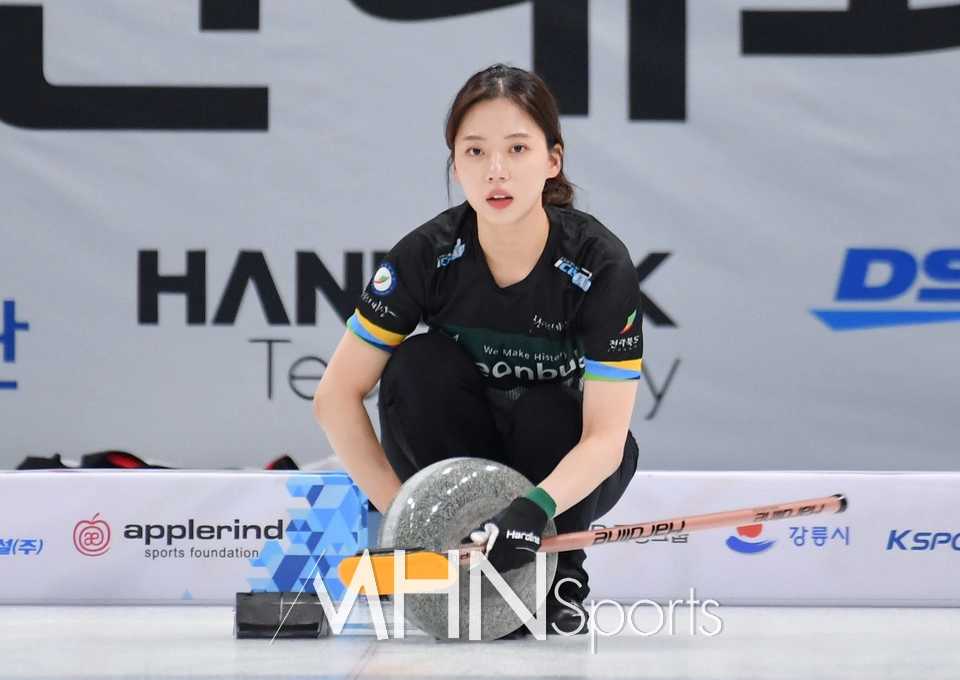 33cf1418555c9248a6c3ce4bed4d4c7a.webp 화제가 된 컬링 선수