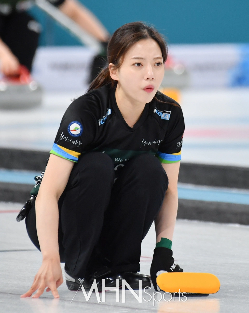 68a55cd0921037e369e84b77eb551062.webp 화제가 된 컬링 선수
