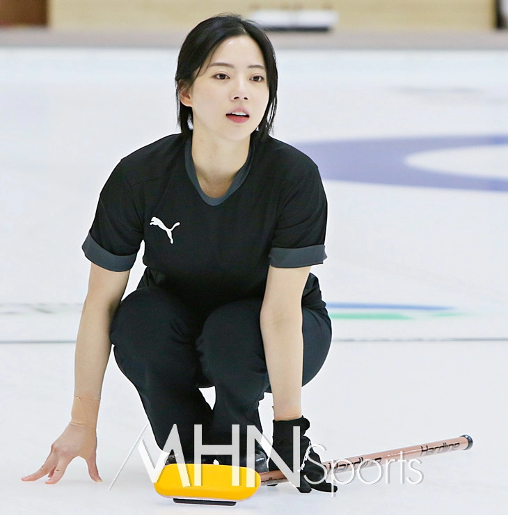 c7ceaba43df6747b4b075cbc79e37781.webp 화제가 된 컬링 선수