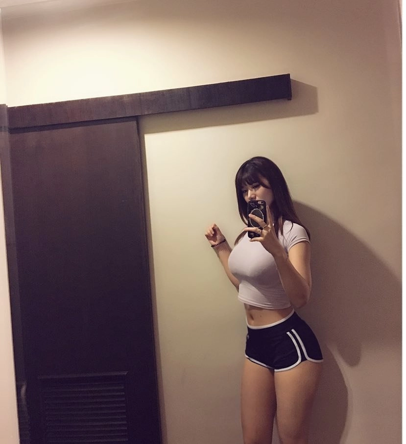 43f4f236e138d02e2b0b811f0c281377.webp 돌핀팬츠의 꼴릿함