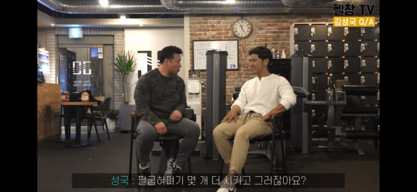 55e2d72c3911169c82c68413f3f9117a.webp 헬창의 군대 훈련소가서 생긴일 ㅋㅋ