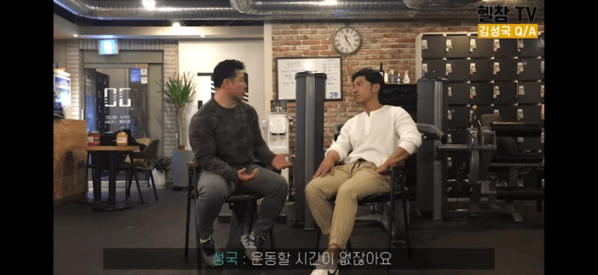 57fa54ed23032ba95ad600c81dcc2bfb.webp 헬창의 군대 훈련소가서 생긴일 ㅋㅋ