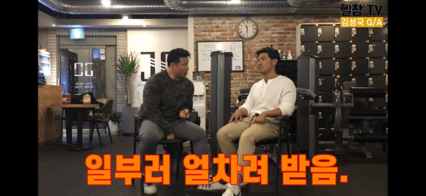 d56d1672ae5e4e46a5d43c2158ae7c5b.webp 헬창의 군대 훈련소가서 생긴일 ㅋㅋ