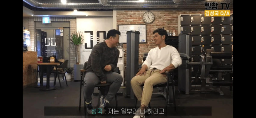 ffa0d95db3649fc000db661ada9fbc62.webp 헬창의 군대 훈련소가서 생긴일 ㅋㅋ