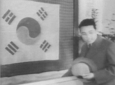 한 때 태극기를 사용했었던 북한 jpg
