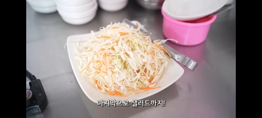 현재 수도권에 유일하게 남아있다는 4천원대 한식뷔페