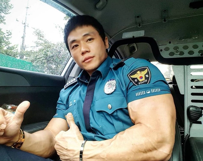 몸짱 경찰관으로 유명했던 경찰 근황