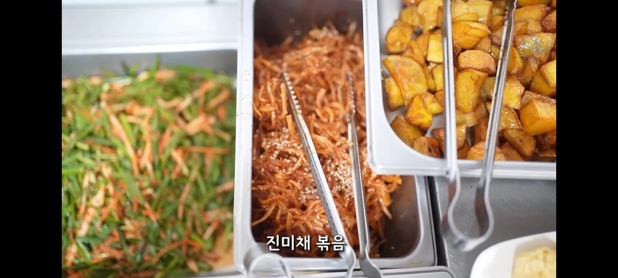 현재 수도권에 유일하게 남아있다는 4천원대 한식뷔페