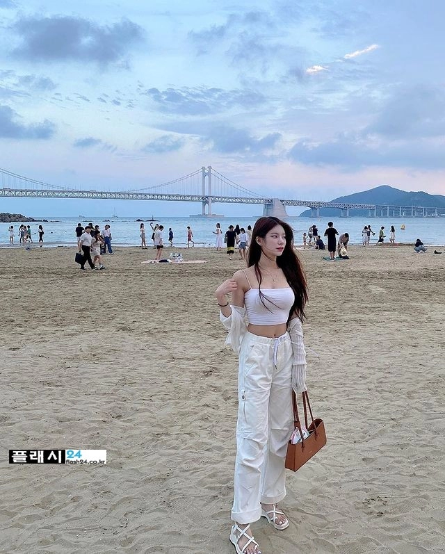 유잼이 정도면 해변에서 시선 집중이지