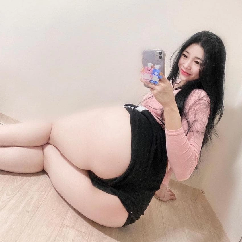 왕골반으로 유명한 인플루언서 채온