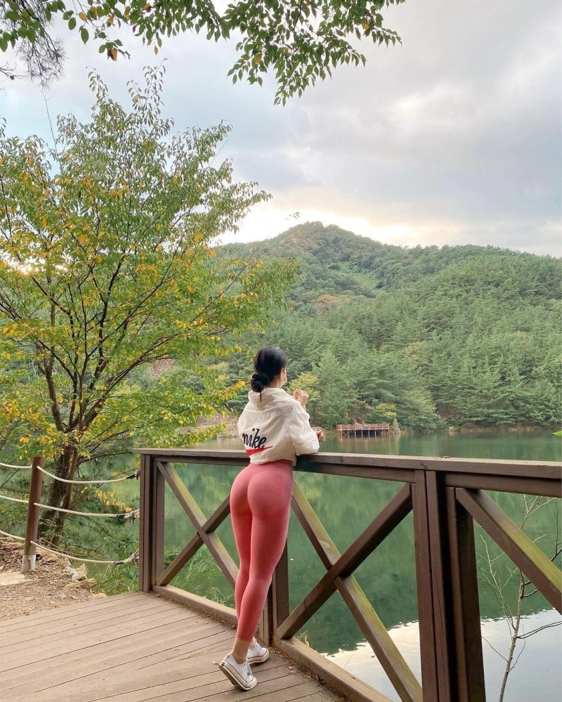 핫한 하체를 가진 레깅스 누나