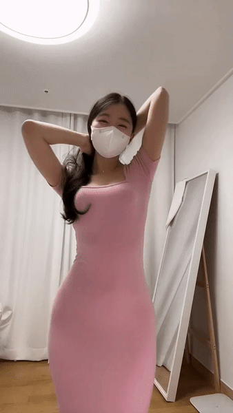 유튜버 두디 뒤치기 마려운 몸매