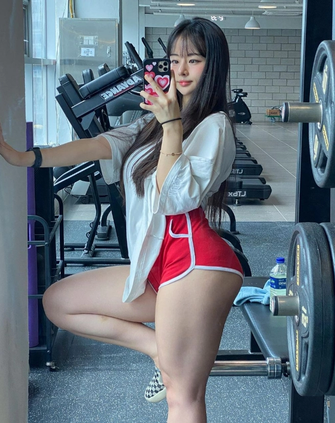 핫한 하체 레깅스 오운완 인증으로 유명한 인플루언서