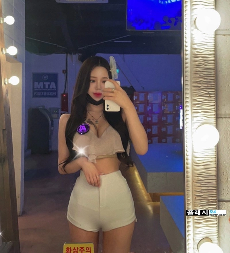 춤추는 누나의 이런 셀카는 언제나 환영하죠