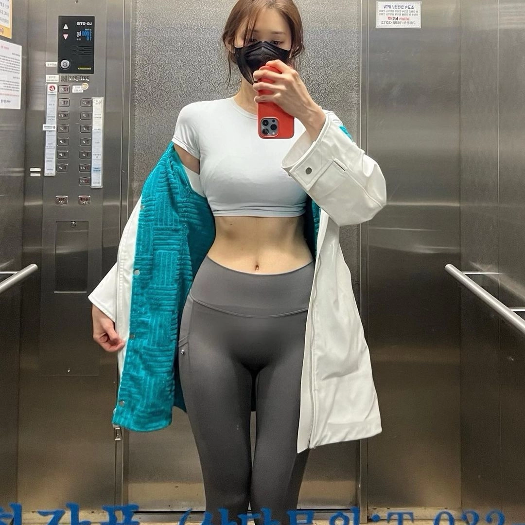 야릇한 엘리베이터 눈바디 인증녀