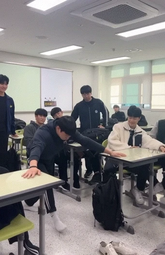 코어 힘 보여주는 학생