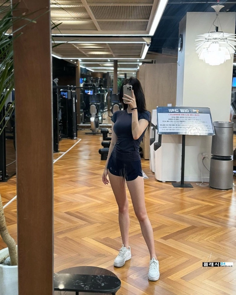 침대에서 막 일어난 차은교