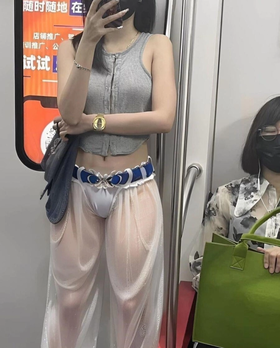 지하철 민폐녀 의상