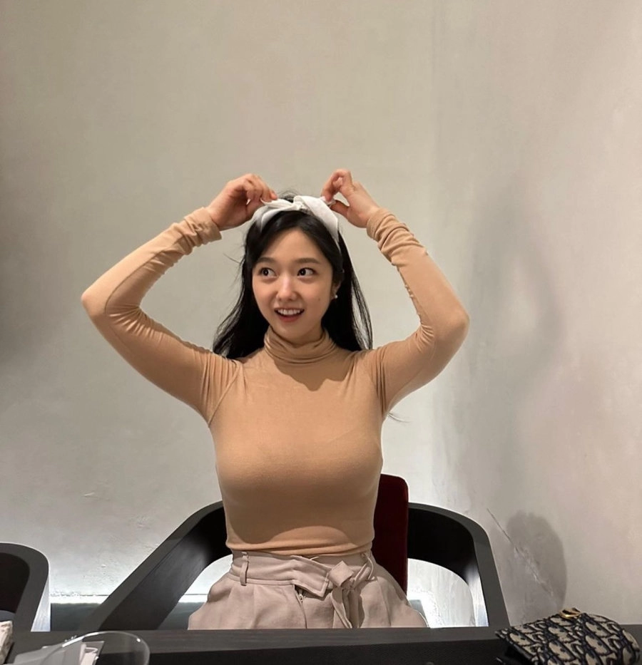 이혜성 아나운서 슴 크기 강조 의상ㄷㄷ