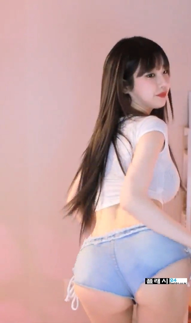 살랑이는 과즙세연 청팬츠 길이 수준