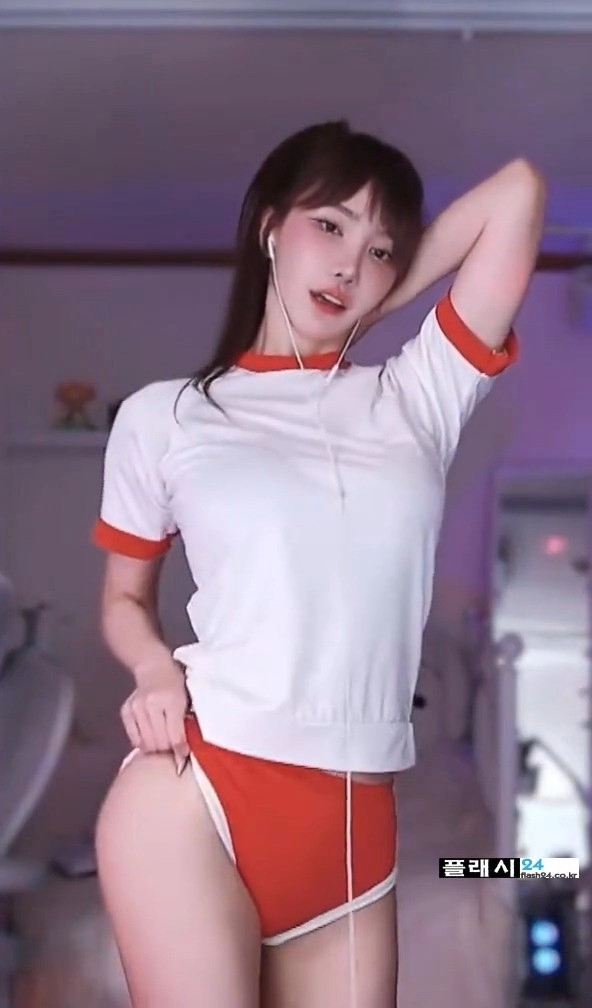돌핀입고 춤추는 겨우디