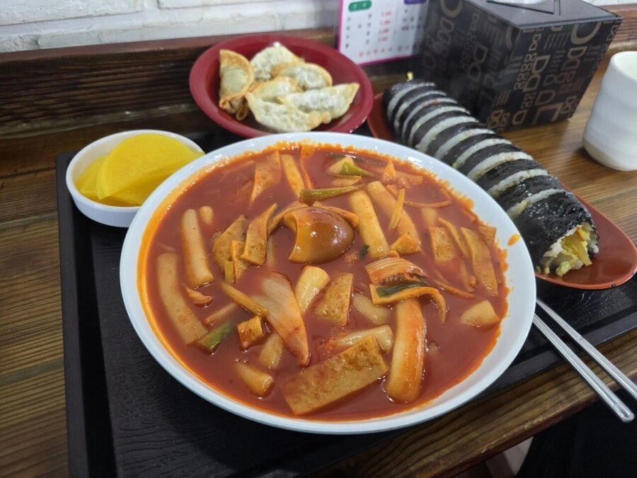 요즘 시대에 이게 말이 되냐는 분식집 가격