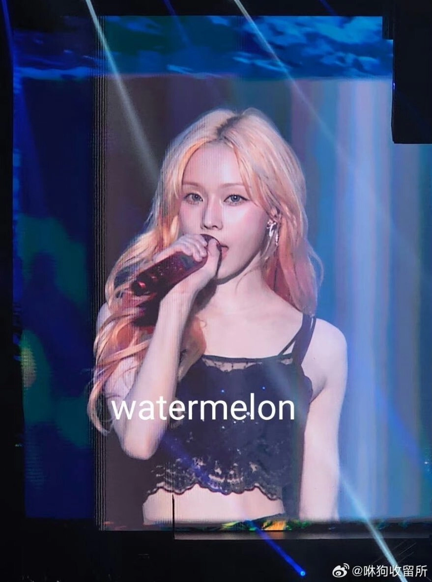 에스파 콘서트 윈터 전광판