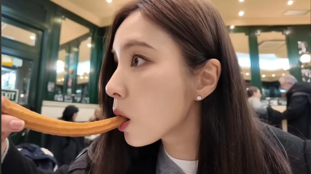 매번 얼빡샷으로 여행 브이로그 찍는 유튜버