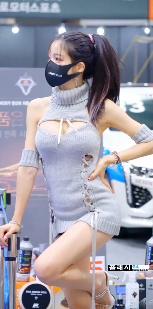 레이싱 모델 한민영 동정을 죽이는 모터쇼 스웨터