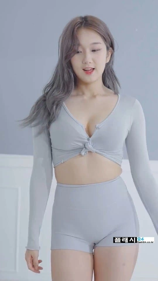 유튜버 효이 타이트한 숏 레깅스 도끼자국