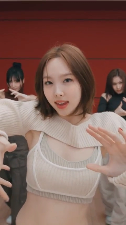 골지 브라탑 은근한 윗슴골 트와이스 나연