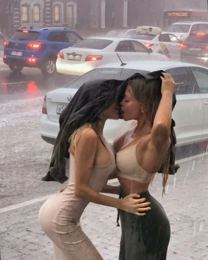 지리는 혀스킬 레즈비언 키스 꼴리는 몸매녀들