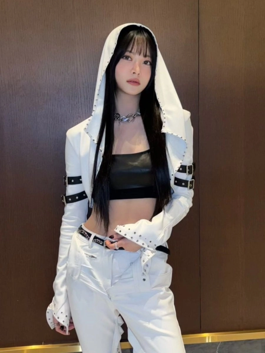 르세라핌 홍은채 잘록한 허리라인