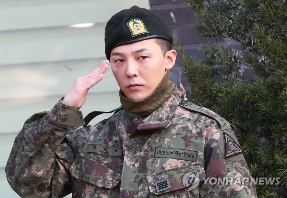 정신병 걸린 아이돌 치료받고 현역 입대