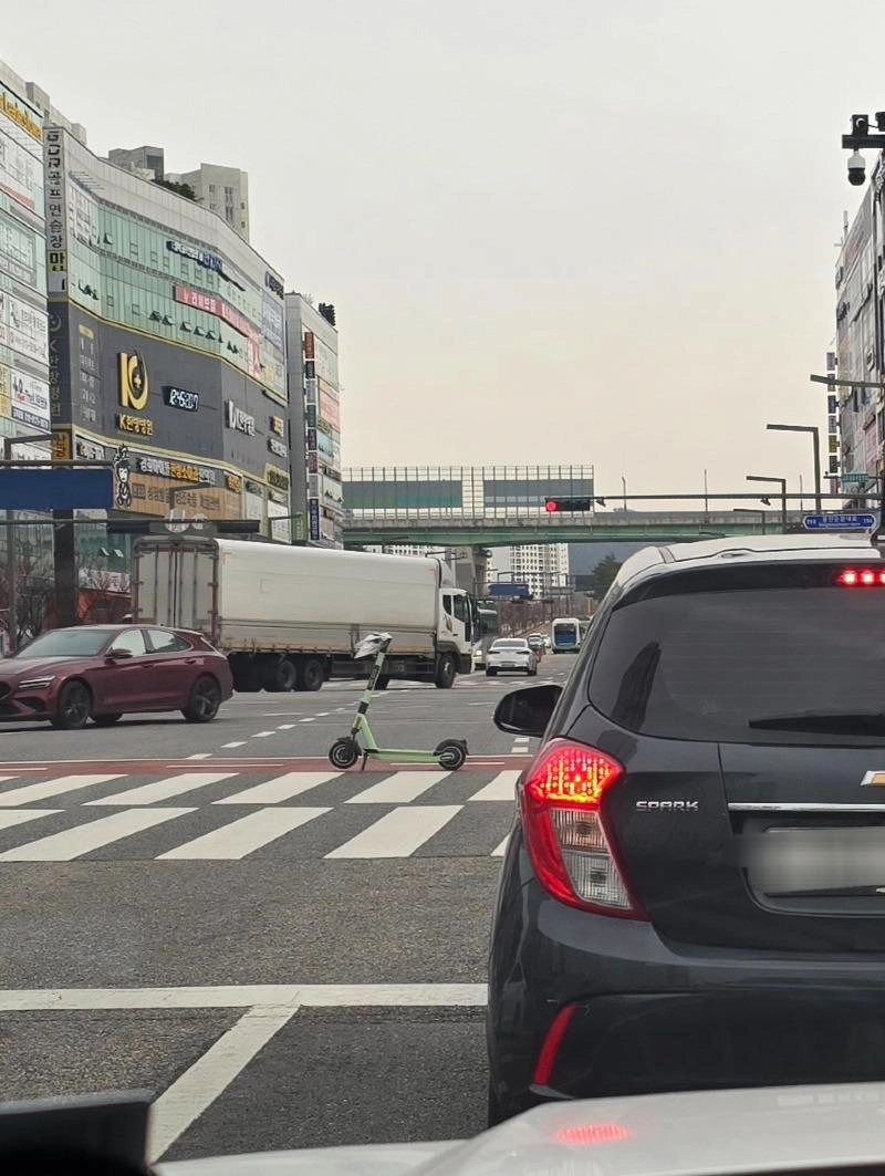 보배드림 올라온 엄청난 킥보드 주차