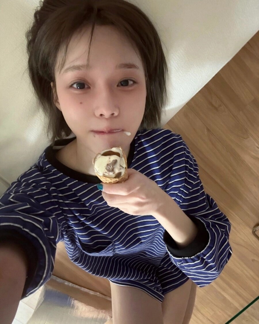 에스파 윈터가 올린 찐 일상생활 셀카