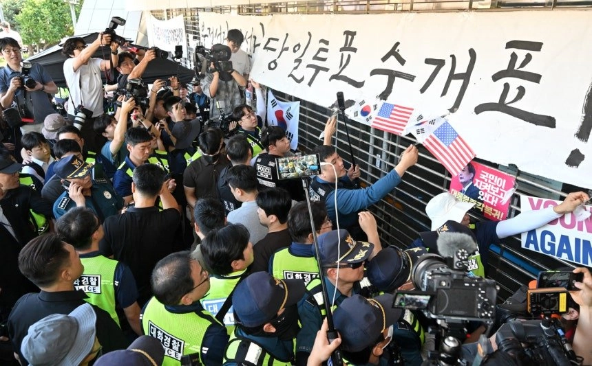올공 시위서 “가짜 경찰!” 외친 2030男들 줄줄이 징역형