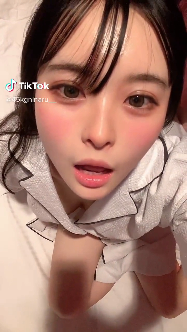 틱톡커의 1초만에 싸는 혀놀림