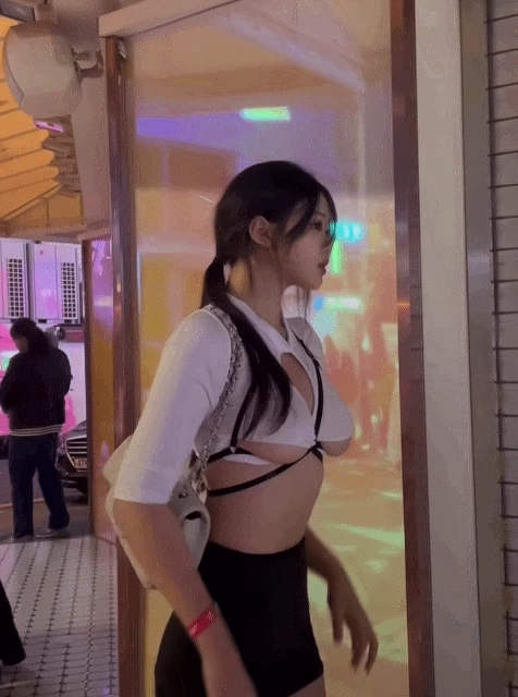 카리나 닮은 길거리 언더붑녀