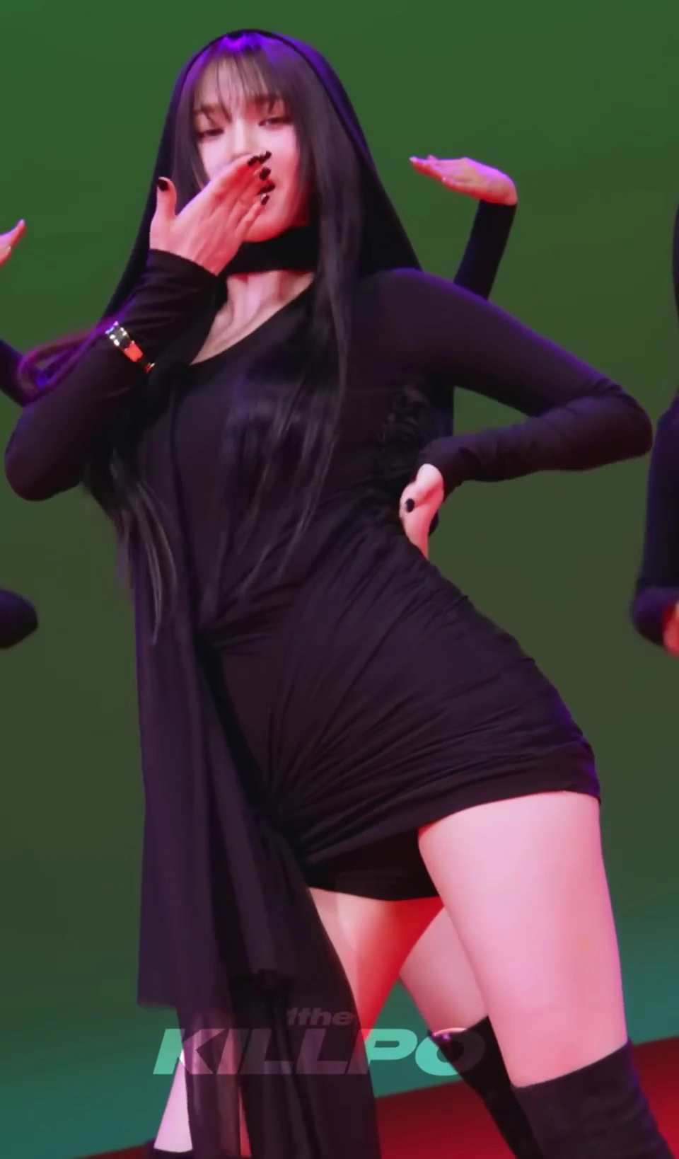 타이트한 검정원피스 몸매 허벅지 에스파 카리나