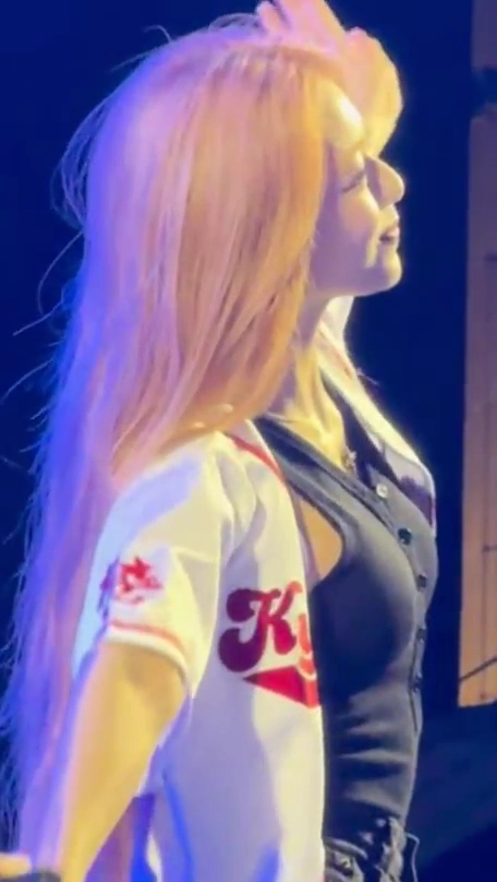 있지 유나 옆슴 무빙 레전드 민소매 무대 직캠