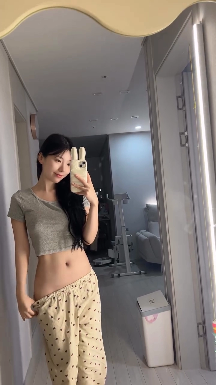 쏘블리 치골 잠옷 바지 내려서 찍은 거울셀카