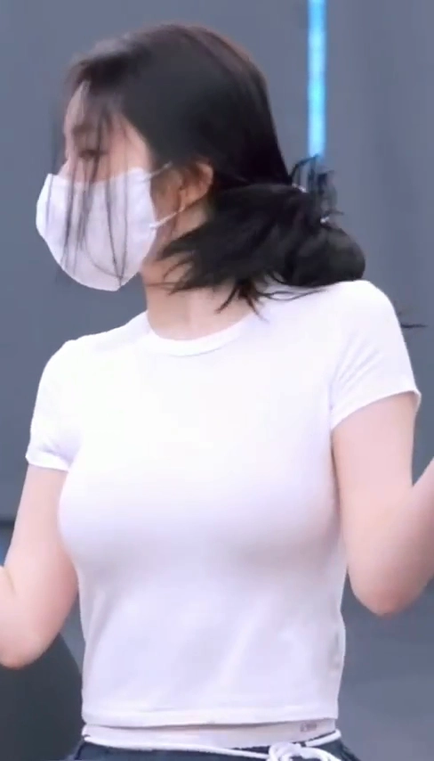 레드벨벳 아이린 미드 바운스 흰티에 브라컵 고스란히 비친 연습 현장
