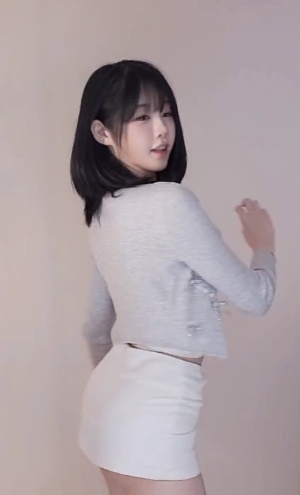 한갱 엉밑살 적나라하게 보여준 화이트 초미니