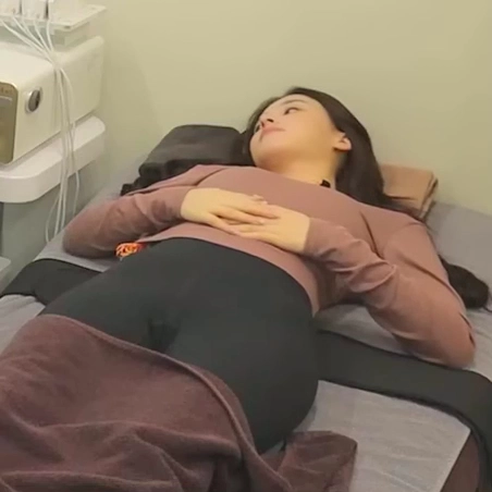 모모랜드 낸시 도끼자국 선명한 레깅스