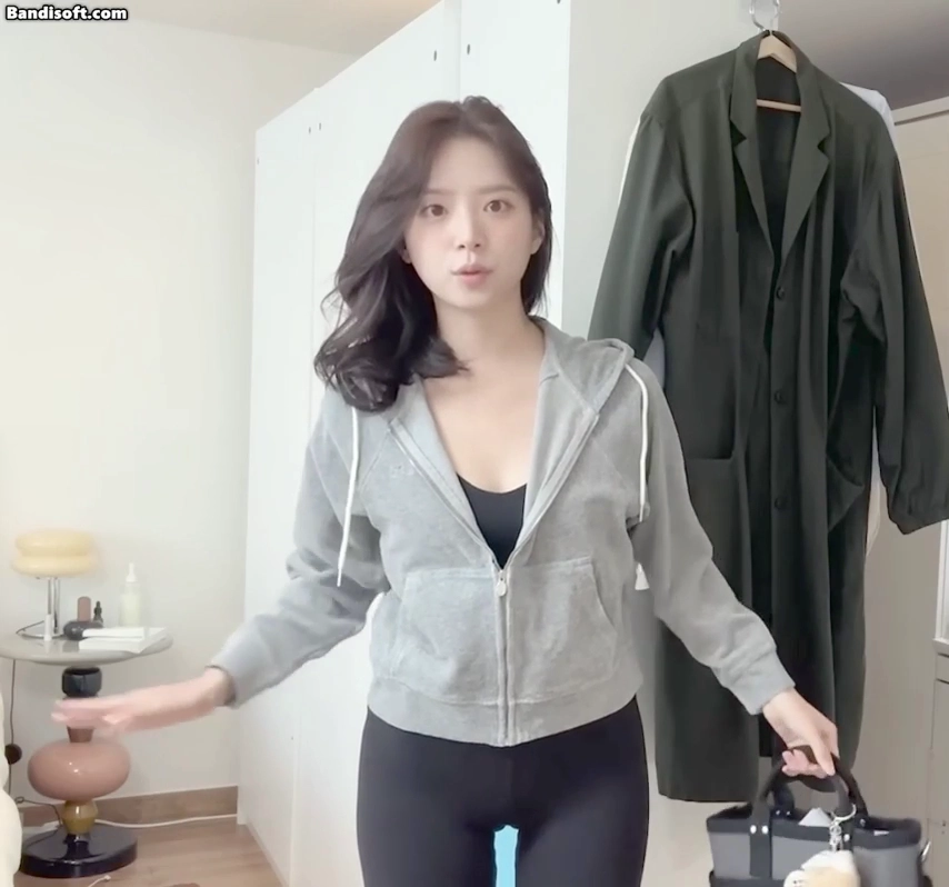 김지영 도끼자국 선명한 레깅스 룩북