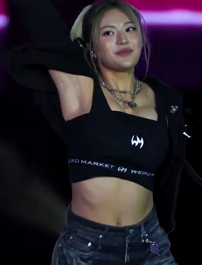 하이키 옐 윗슴 묵직하게 솟은 브라탑