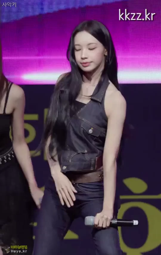 리센느 원이 청바지 뒷태