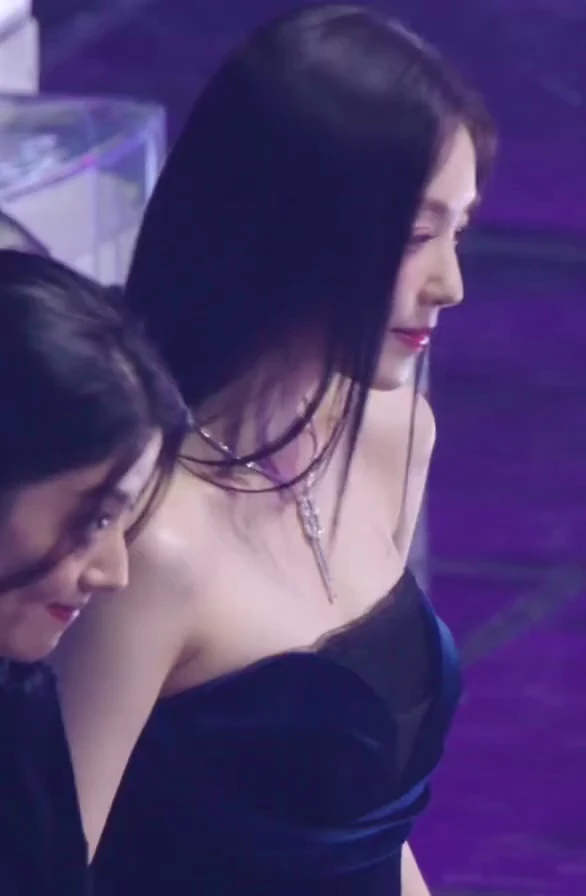아이린 오프숄더 핏