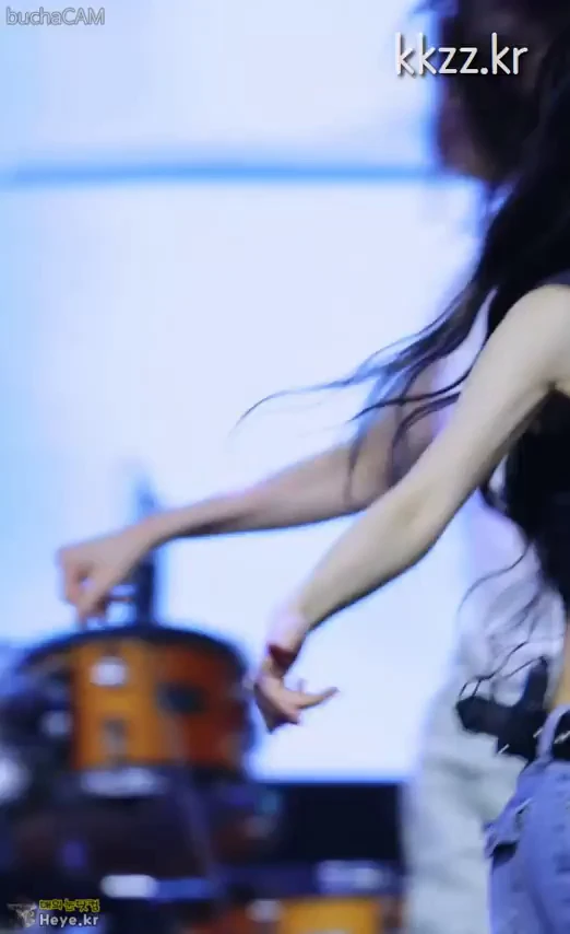 최예나 목걸이 무빙